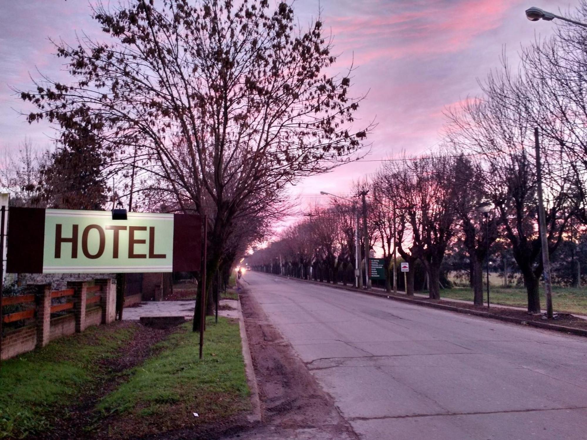 Hotel Carmen De Areco Bagian luar foto