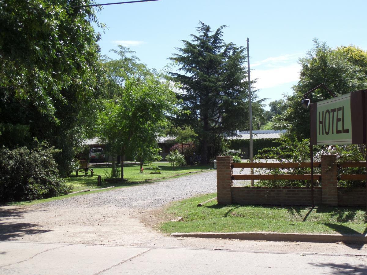 Hotel Carmen De Areco Bagian luar foto