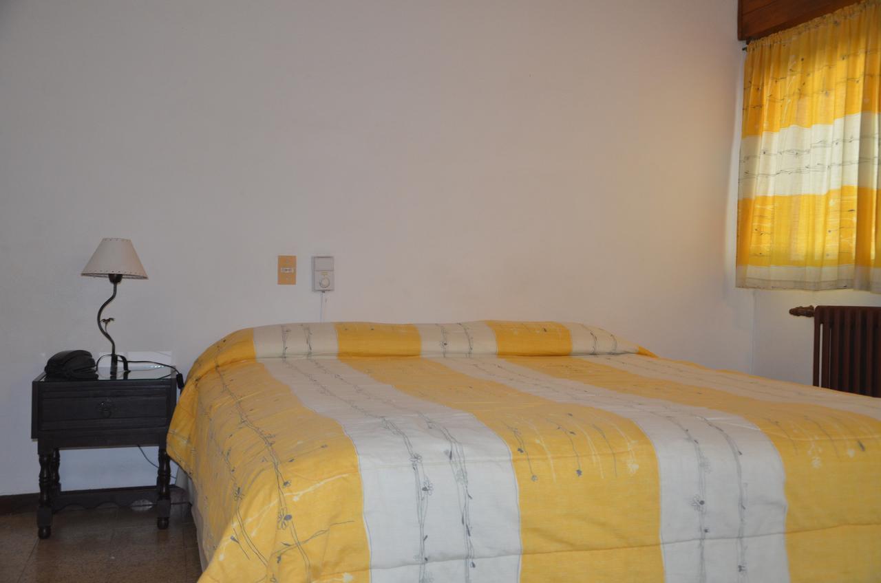 Hotel Carmen De Areco Bagian luar foto